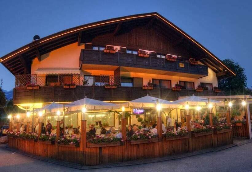 ホテル Pension Löwen