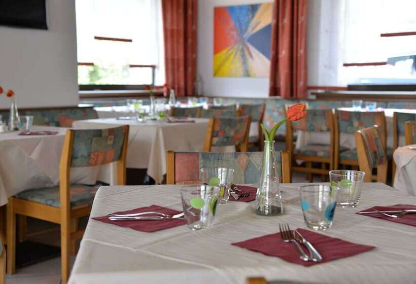 ホテル Pension Löwen