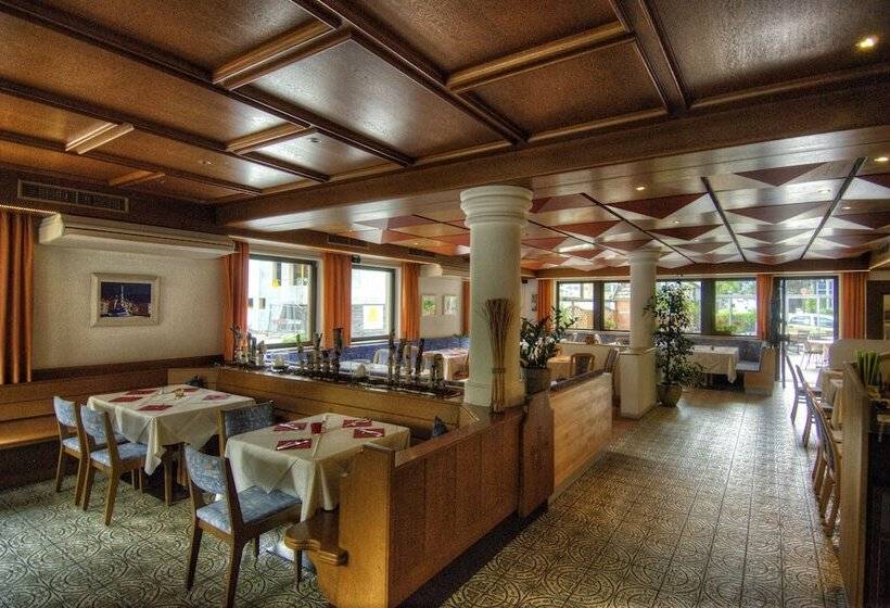 ホテル Pension Löwen