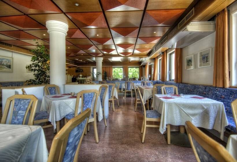 ホテル Pension Löwen