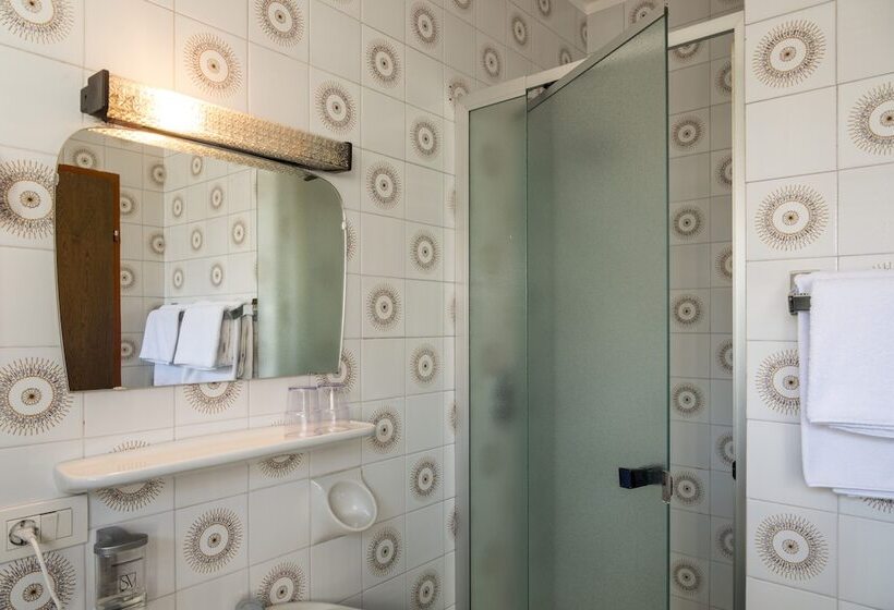 ホテル Pension Löwen