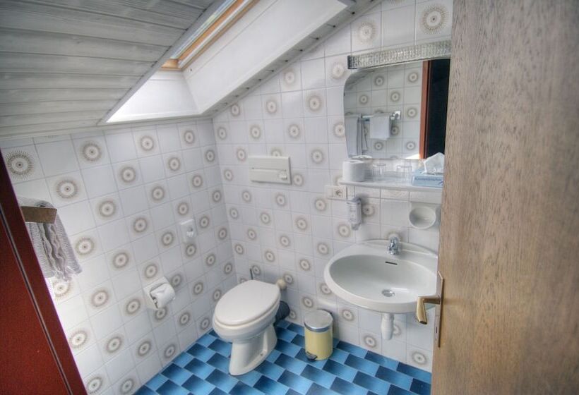 ホテル Pension Löwen