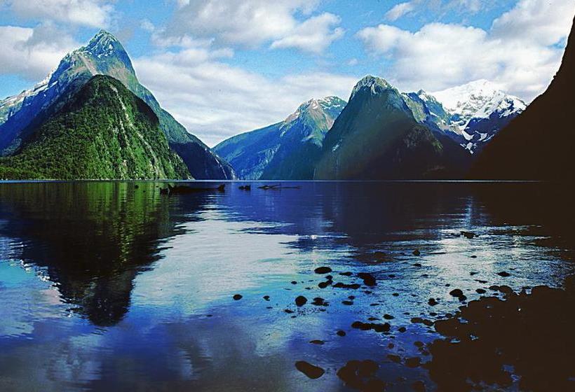 בית מלון כפרי Yha Te Anau