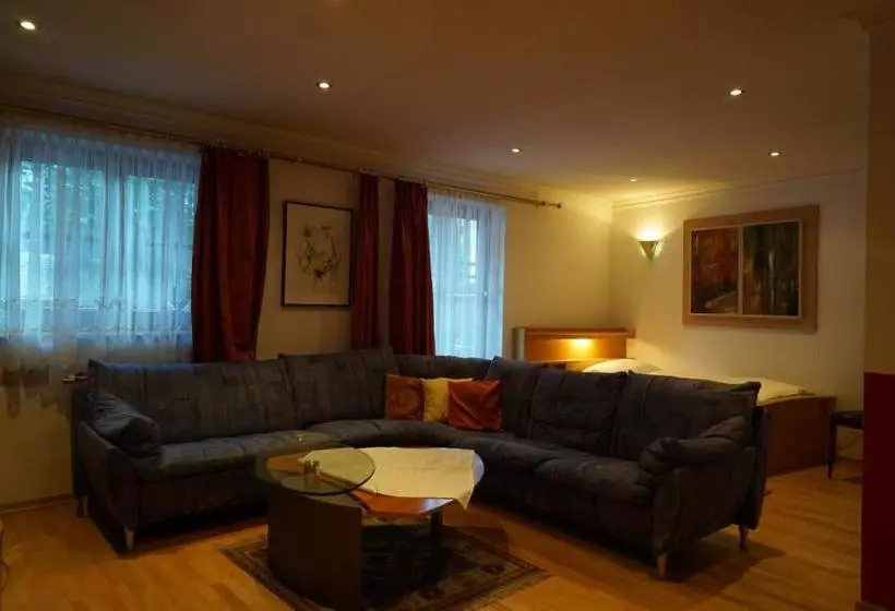 ホテル Gasthof Perfler