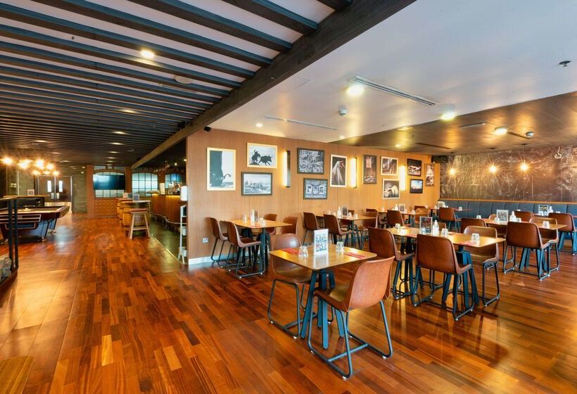 Отель The First Collection Marina