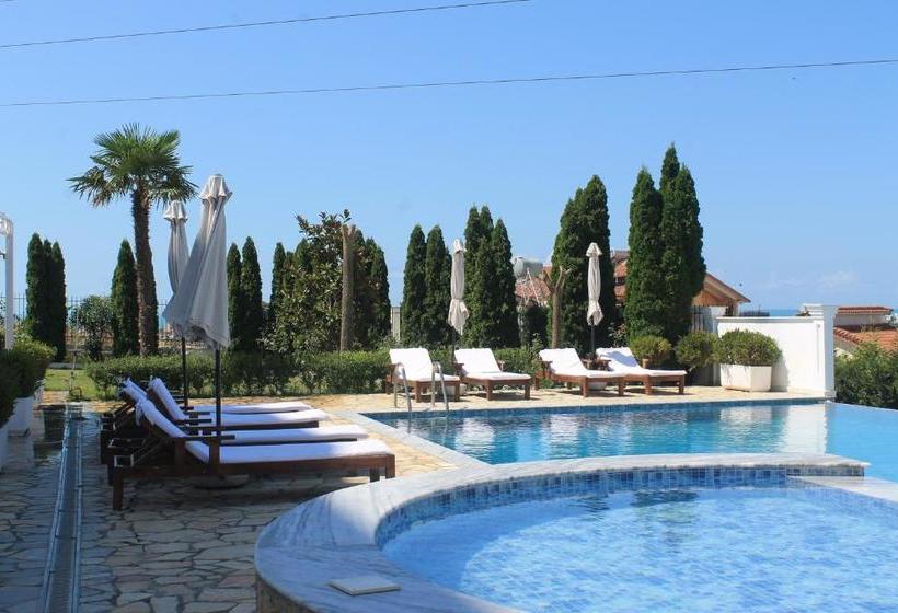 هتل Aleksandrus Jardin