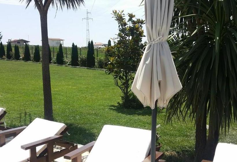 هتل Aleksandrus Jardin