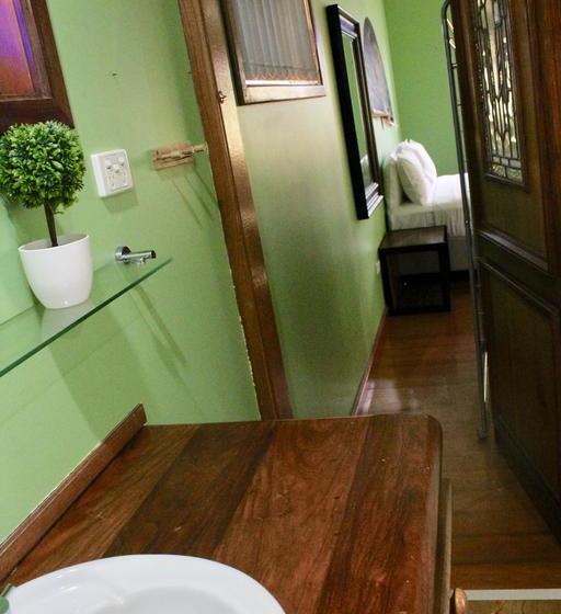 בית מלון כפרי Colonial Court Holiday Apartments