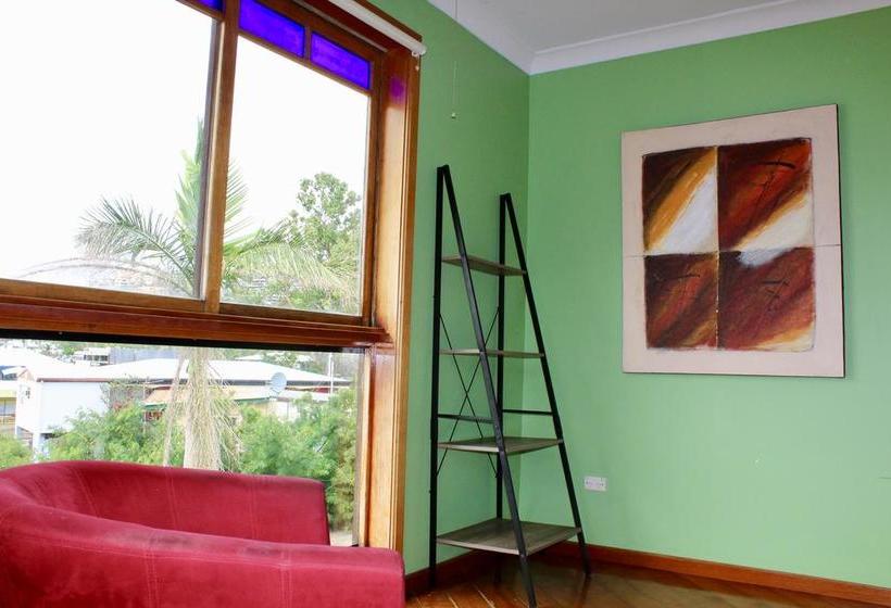 בית מלון כפרי Colonial Court Holiday Apartments