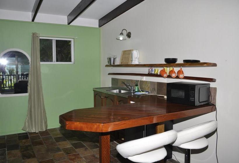 בית מלון כפרי Colonial Court Holiday Apartments