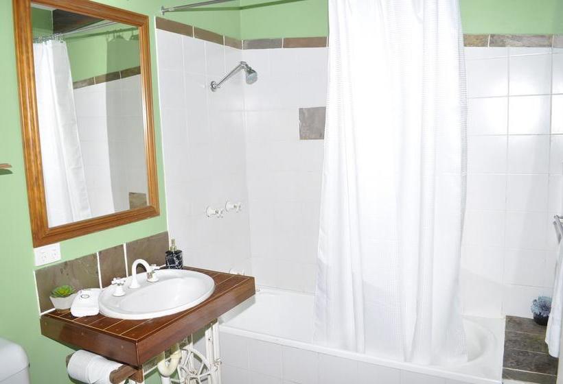 בית מלון כפרי Colonial Court Holiday Apartments