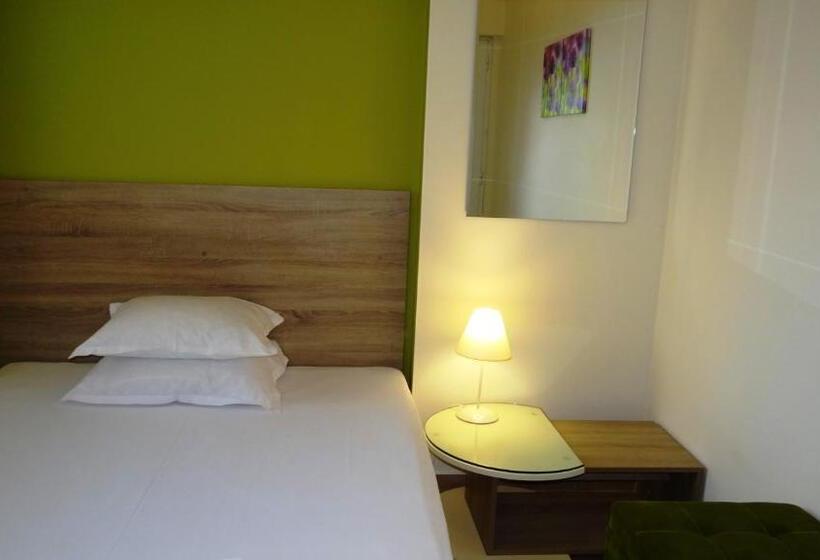 酒店 Guest Rooms Kom