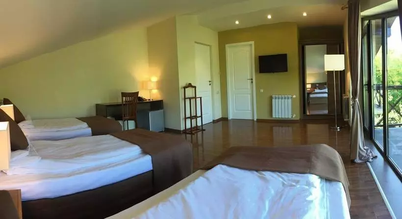 هتل Park Village  & Resort