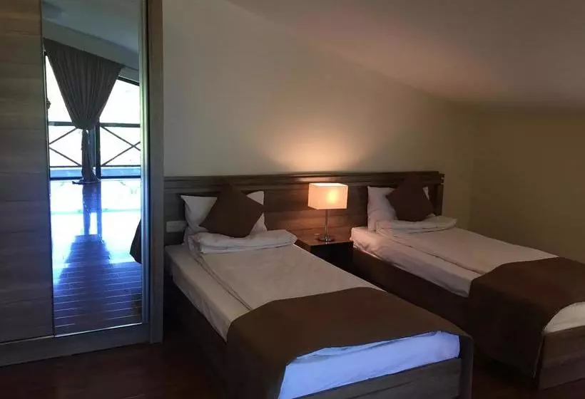 هتل Park Village  & Resort