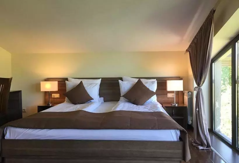 هتل Park Village  & Resort