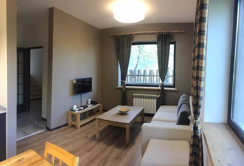 هتل Park Village  & Resort