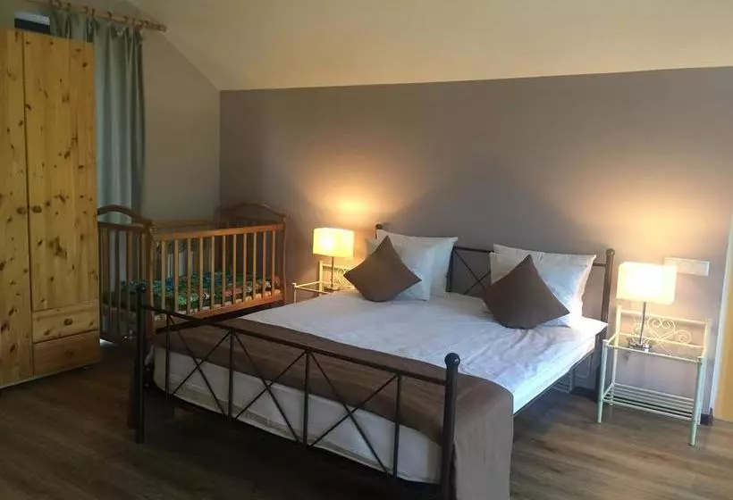 هتل Park Village  & Resort
