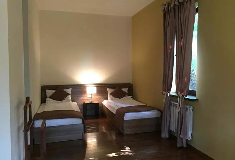 هتل Park Village  & Resort