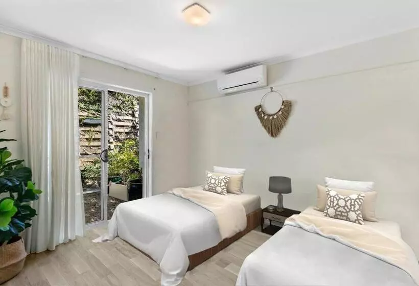ホテル The Oasis Apartments And Treetop Houses