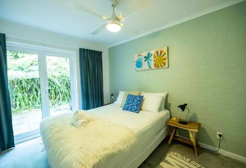 ホテル The Oasis Apartments And Treetop Houses