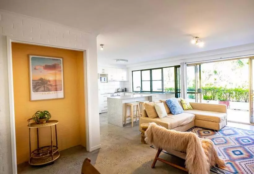 ホテル The Oasis Apartments And Treetop Houses