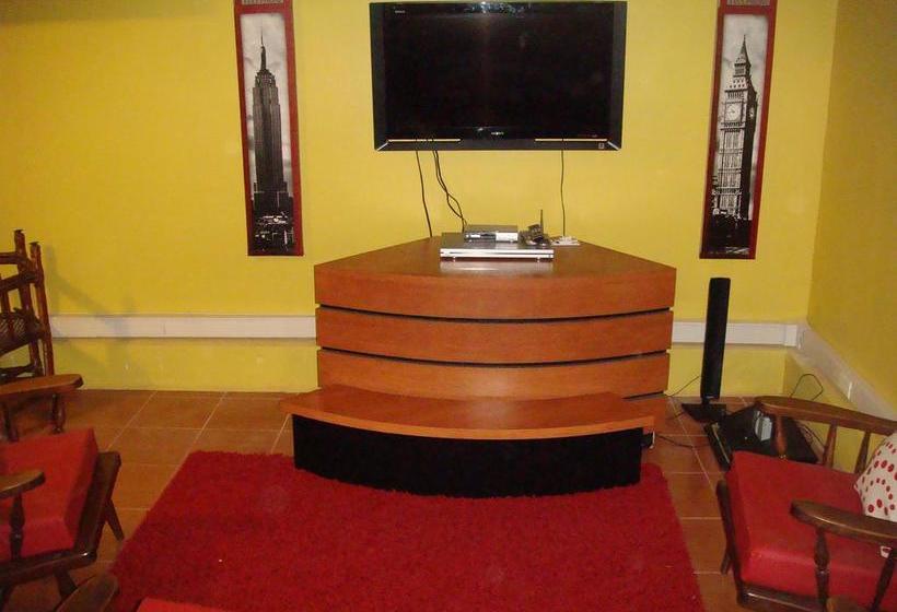 فندق Travellers Place Hostel