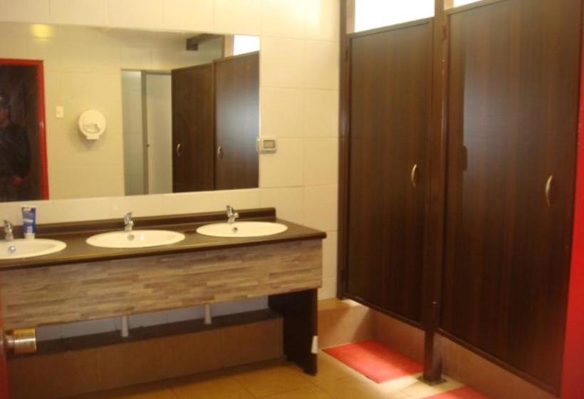 فندق Travellers Place Hostel