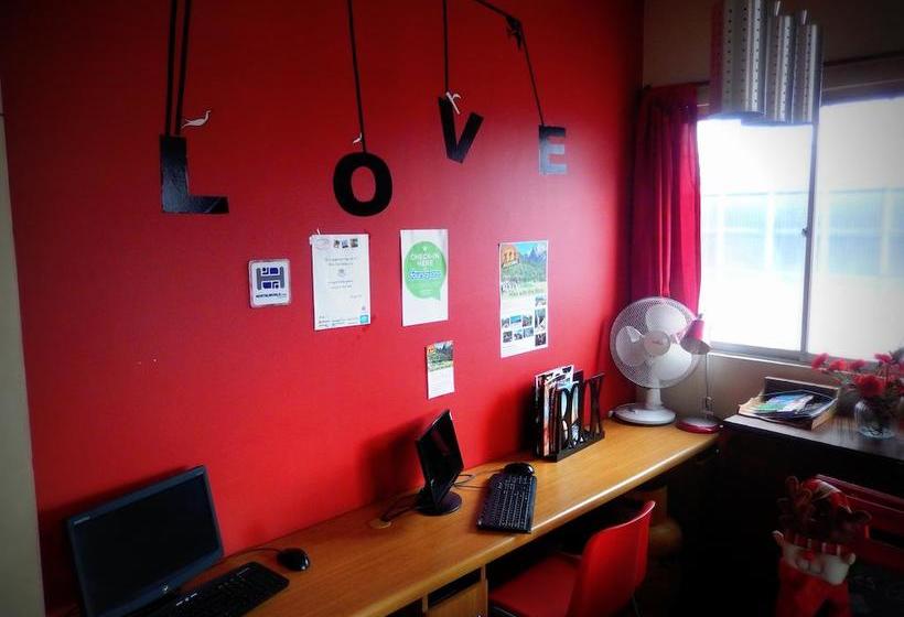 فندق Travellers Place Hostel