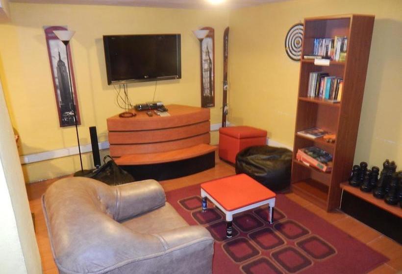 فندق Travellers Place Hostel