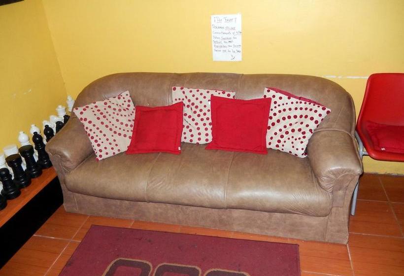 فندق Travellers Place Hostel