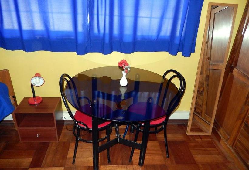 فندق Travellers Place Hostel