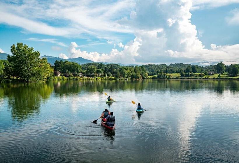 Отель The Terrace At Lake Junaluska