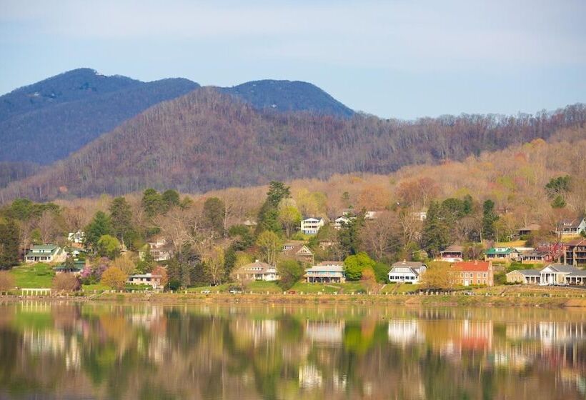 Отель The Terrace At Lake Junaluska