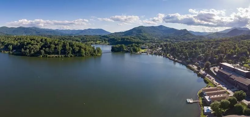Hotelli The Terrace At Lake Junaluska