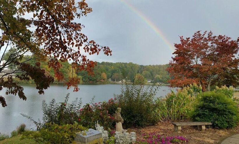 Отель The Terrace At Lake Junaluska