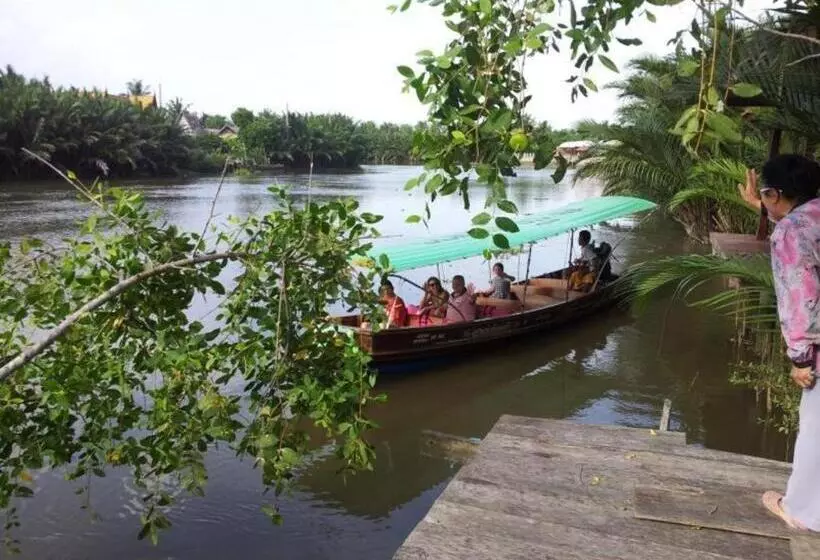 ホテル Baan Suan Nuan Ta