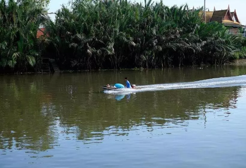 ホテル Baan Suan Nuan Ta