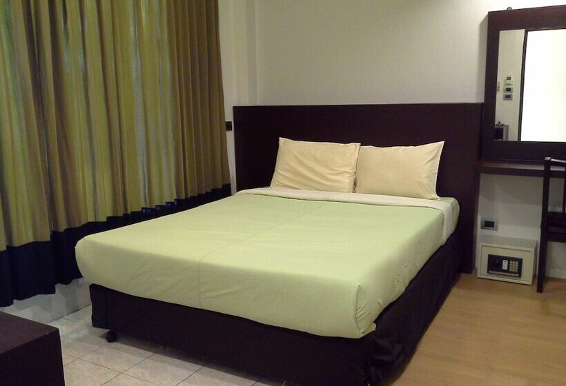 Hotel B & B Patong Beach House