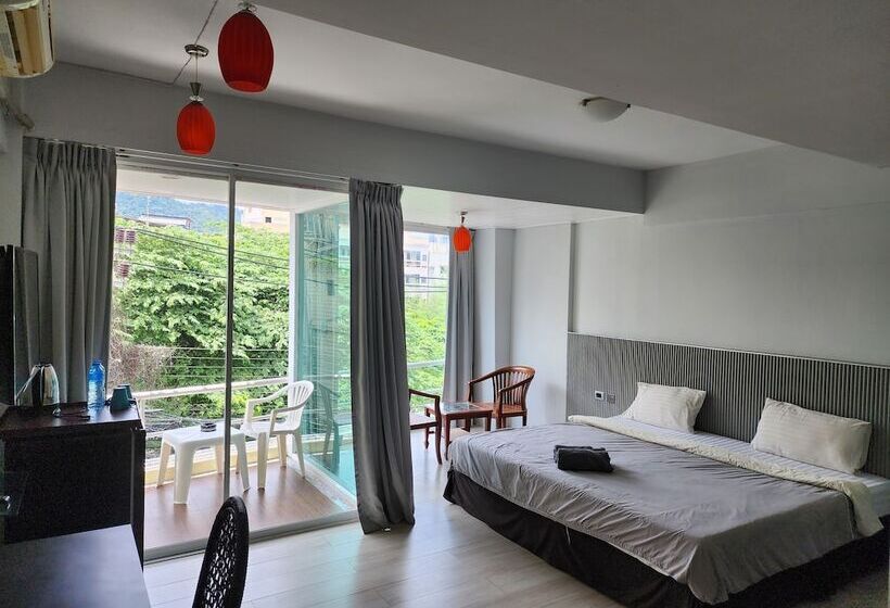 Hotel B & B Patong Beach House