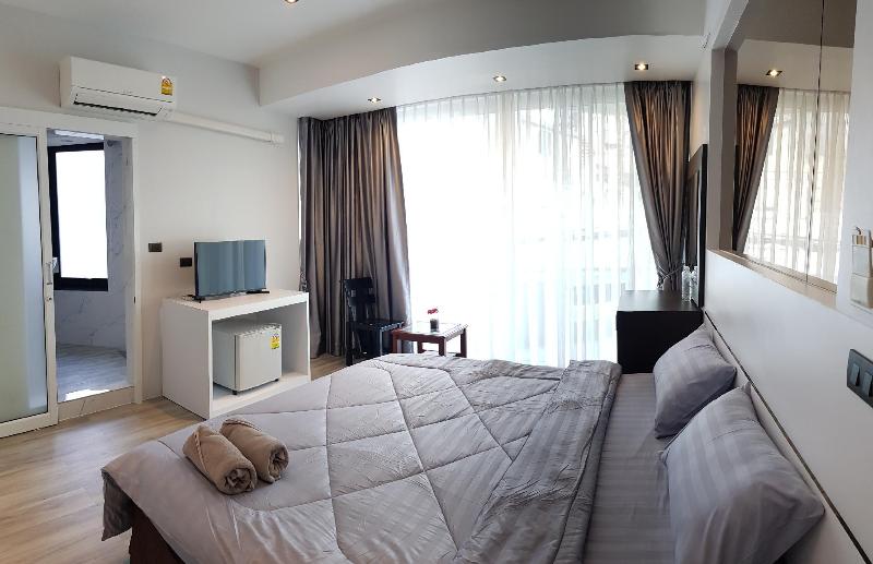 Hotel B & B Patong Beach House