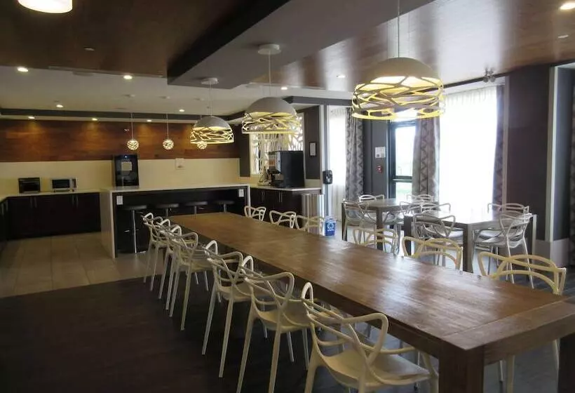ホテル Best Western Plus Airdrie Gateway
