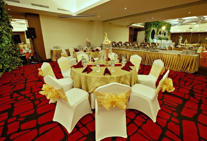 בית מלון כפרי Grand Zuri Bsd City