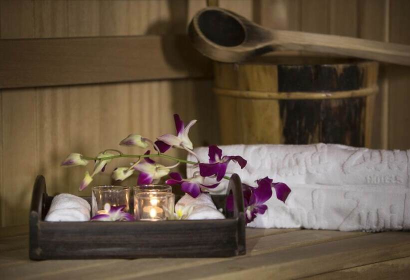 בית מלון כפרי Grand Zuri Bsd City