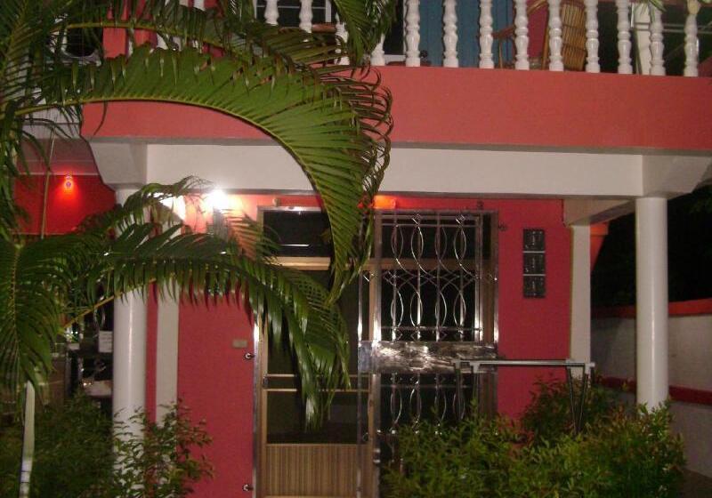 פנסיון Chez Charly Bungalow