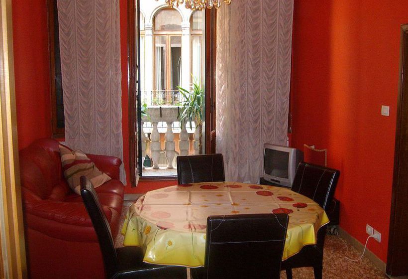 Sunny Venice Apartment