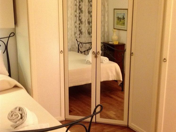 Sunny Venice Apartment