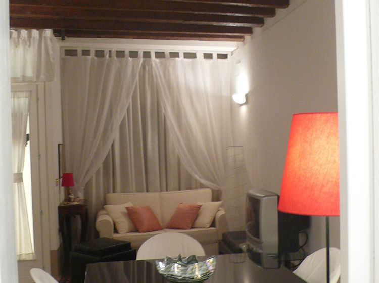 Sunny Venice Apartment