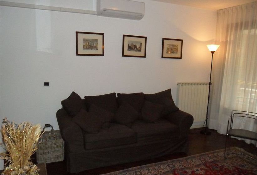 Sunny Venice Apartment