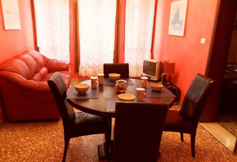 Sunny Venice Apartment