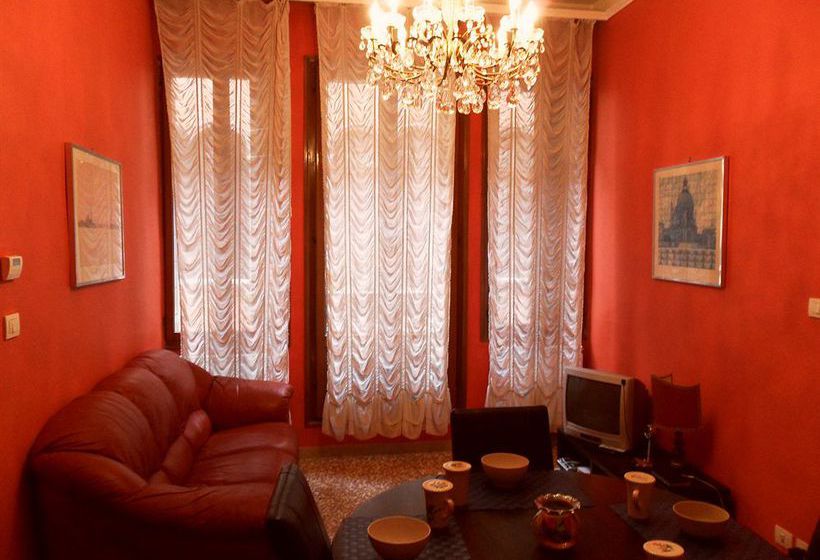 Sunny Venice Apartment